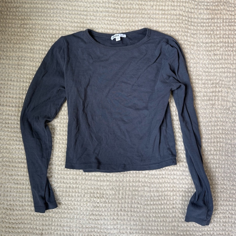 Subdued long sleeve gray t shirt
